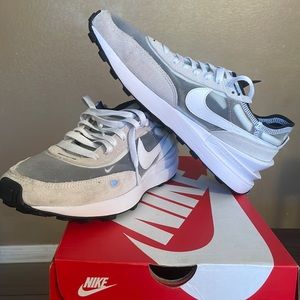Nike waffle one       size 9 men.      Grey and white